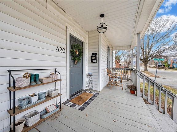 3rd image of 420 Front Ave