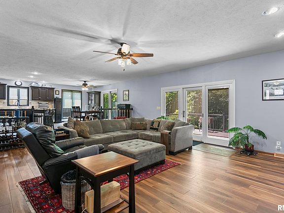 5th image of 33 Taft Dr