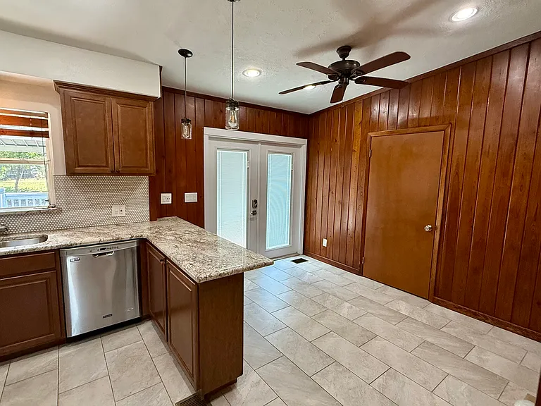 2819 Rogan Rd — Photo 14