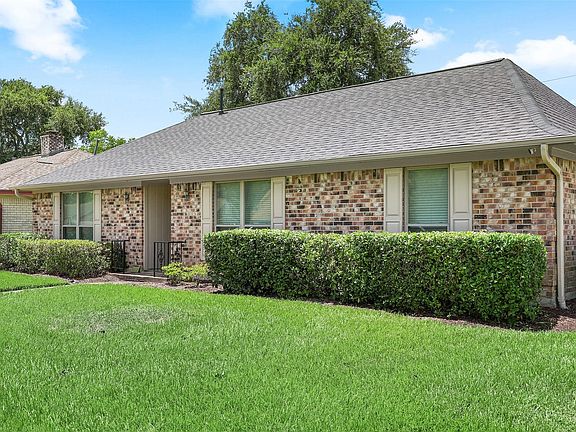 4th image of 3002 Village Ln