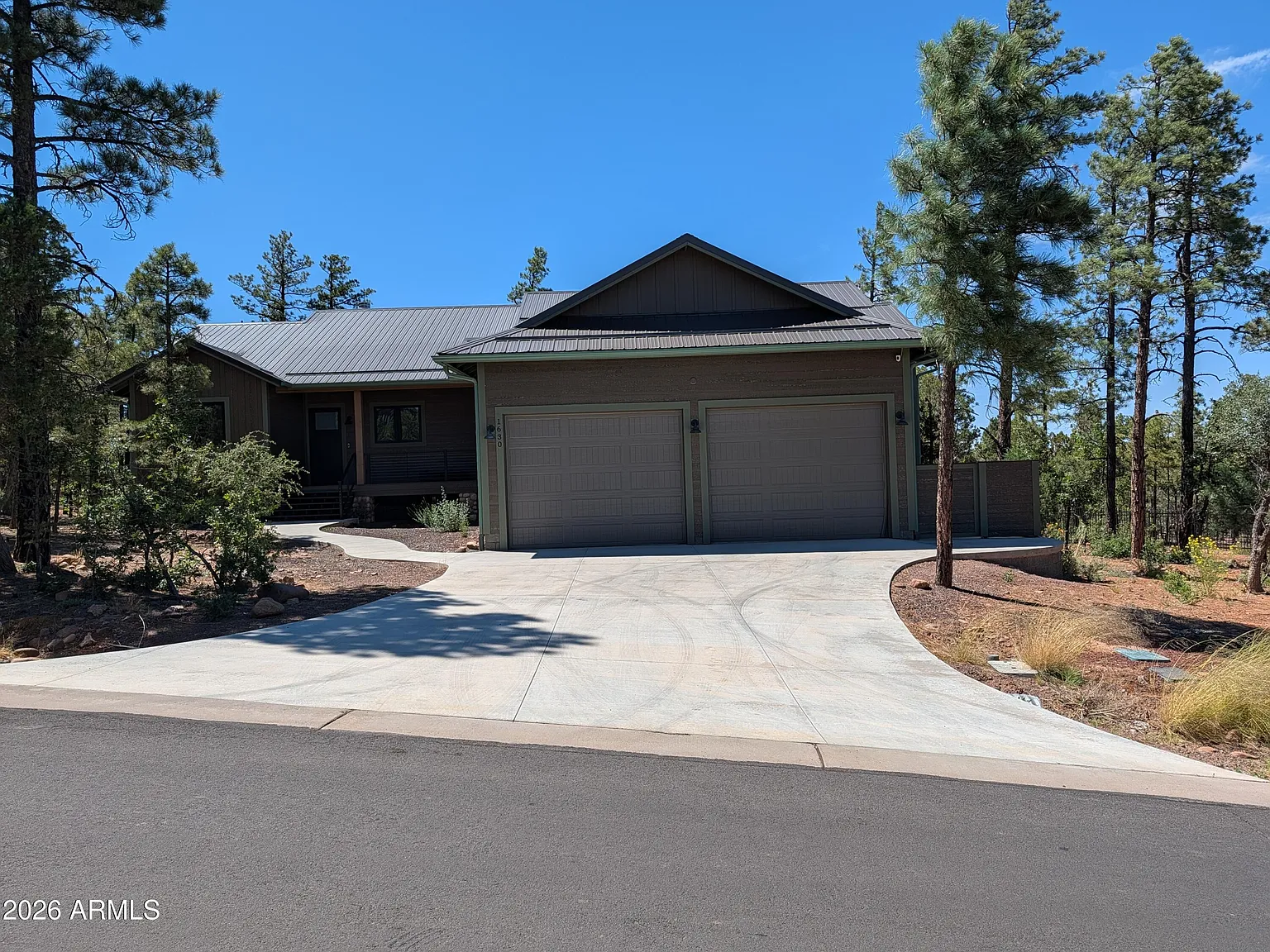 3 bed, 2.0 bath, 2424 sqft, $4,500 — Photo 1