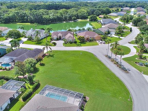 4th image of Fairway Oaks Dr