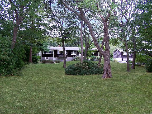 4th image of 22 Mill Pond Ln
