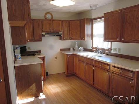 3rd image of 170 Elizabeth Dr