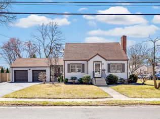 435 Connors Ln, Stratford, CT 06614