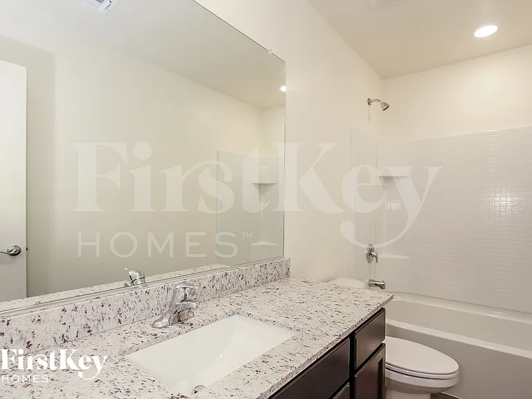 8434 S 258th Dr — Photo 13