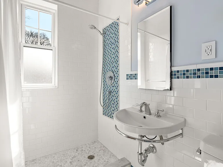 325 Tappan St #6 — Photo 4