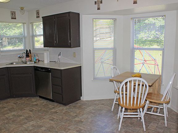 4th image of 302 Wagontrain Cir