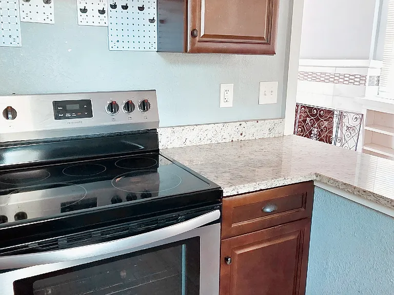 1609 Poinsettia Ave — Photo 7
