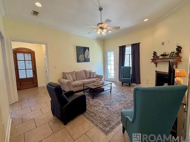 3 bed, 1600 sqft, $1,800 — Photo 3