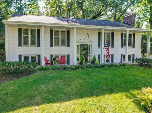 2307 Sheridan Hills Rd, Wayzata, MN 55391