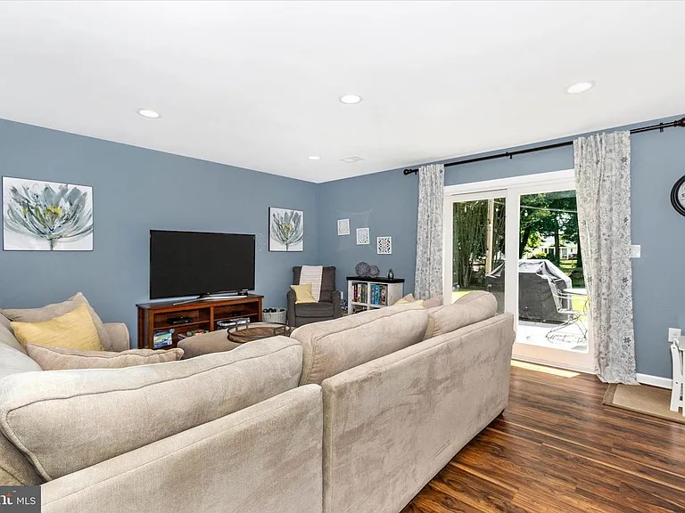 3004 Peebles Ct — Photo 9