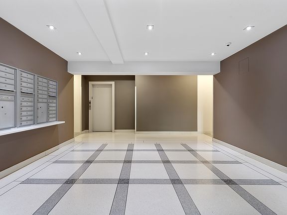 4th image of 1130 Pelham Pkwy S #660