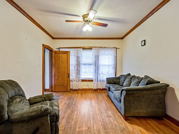 4th image of 5726 S Damen Ave