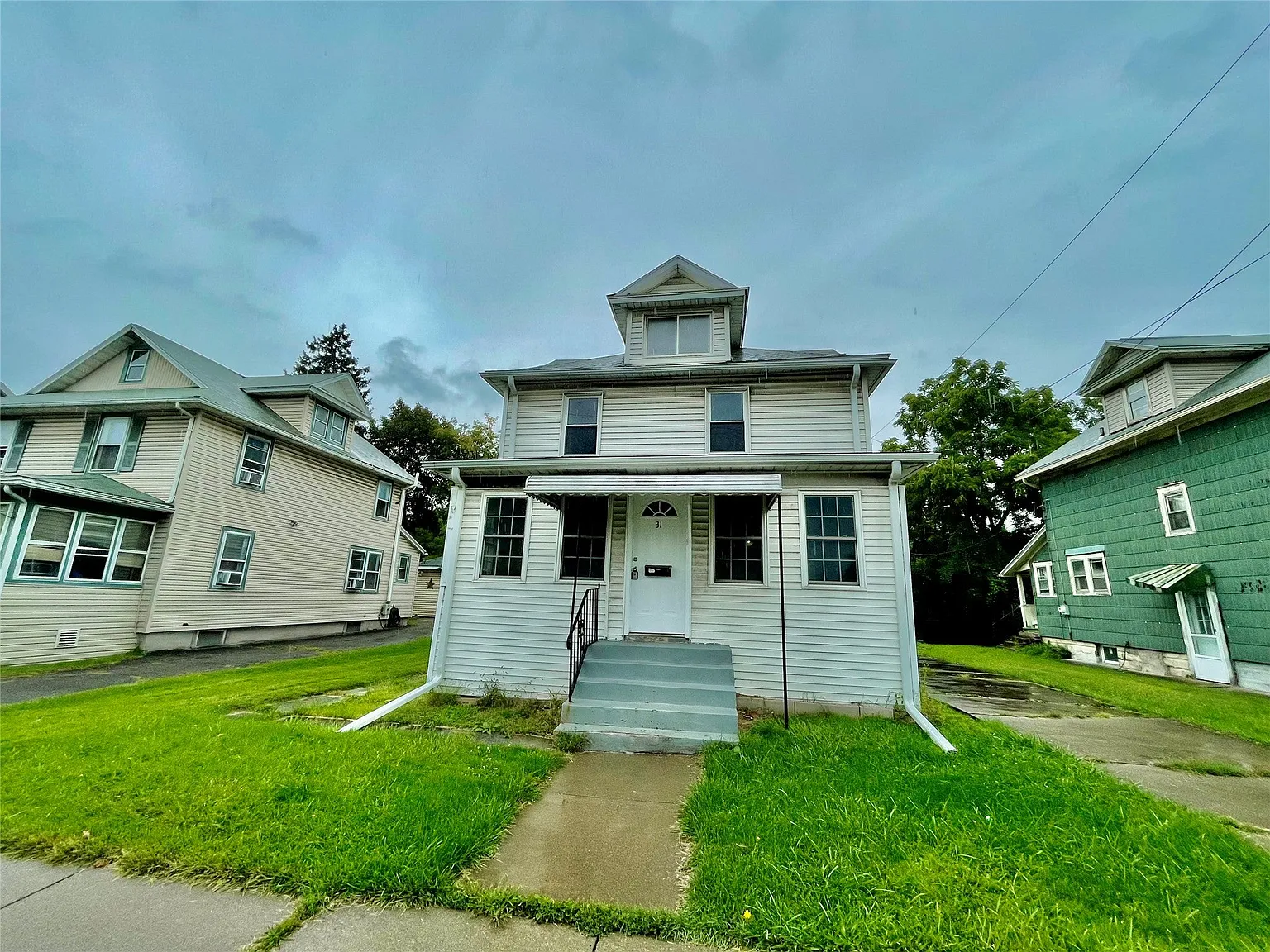 3 bed, 1.5 bath, 1932 sqft, $1,850 — Photo 2