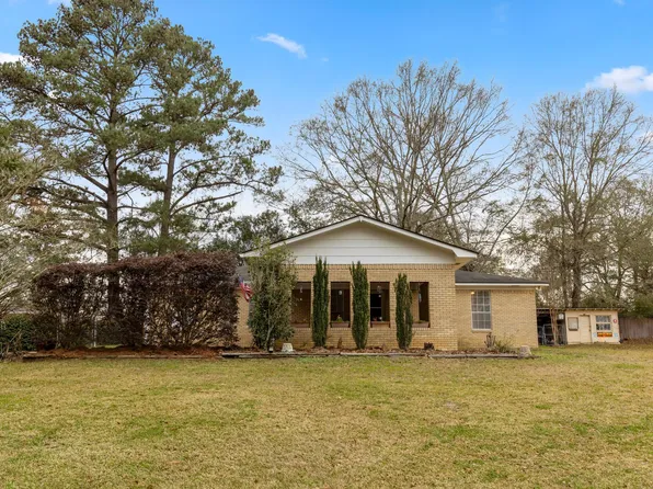 1210 Dawn Dr, Ellisville, MS 39437