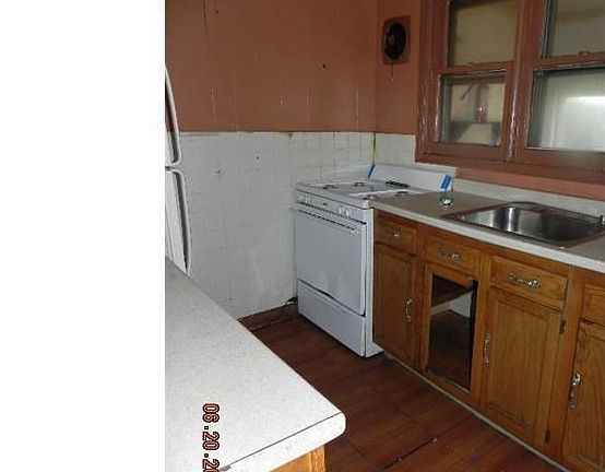 3rd image of 2030 E Glenwood Ave