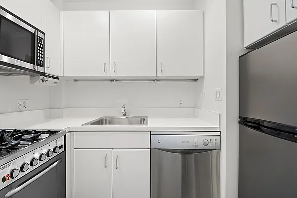 78 Riverside Drive #5A in Upper West Side, Manhattan