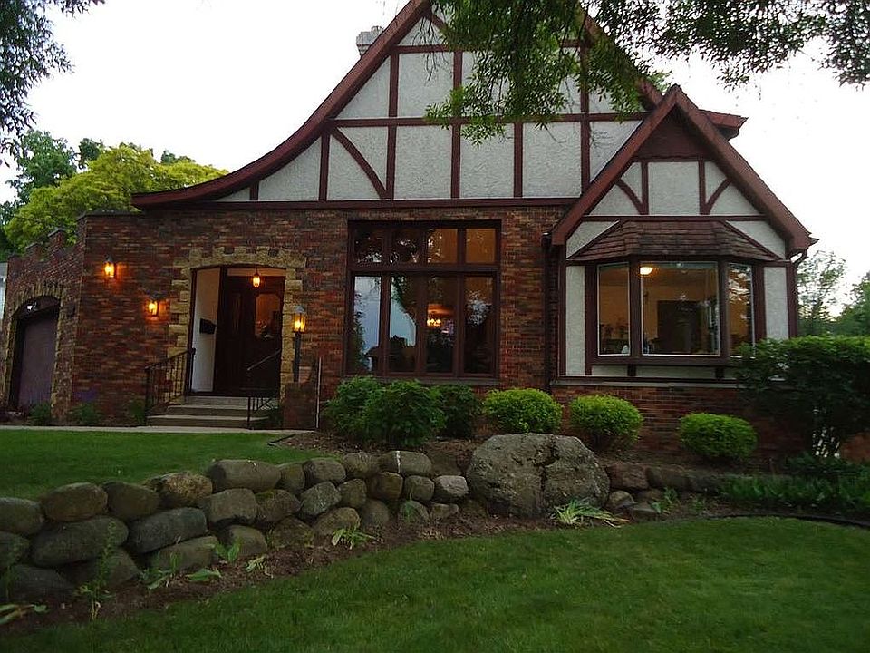 2nd image of 1102 Woodland Way