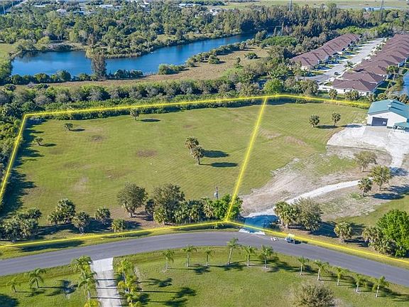 3rd image of 1800 Scenic View Dr