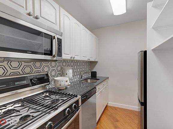 3rd image of 191 Willoughby St APT 11D