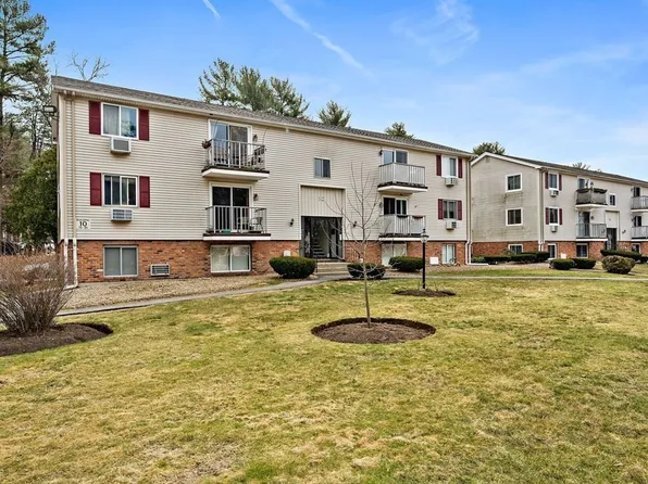 10 Royal Dane Dr APT 83, Marshfield, MA 02050