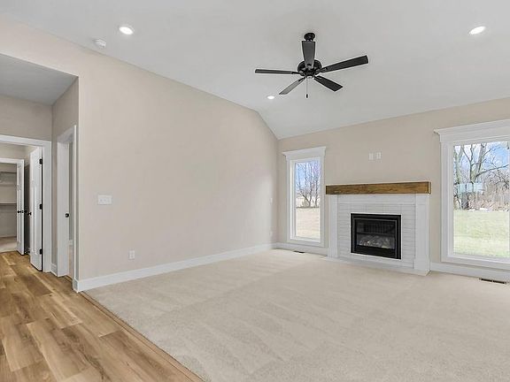 3rd image of 2305 Larkspur Ln