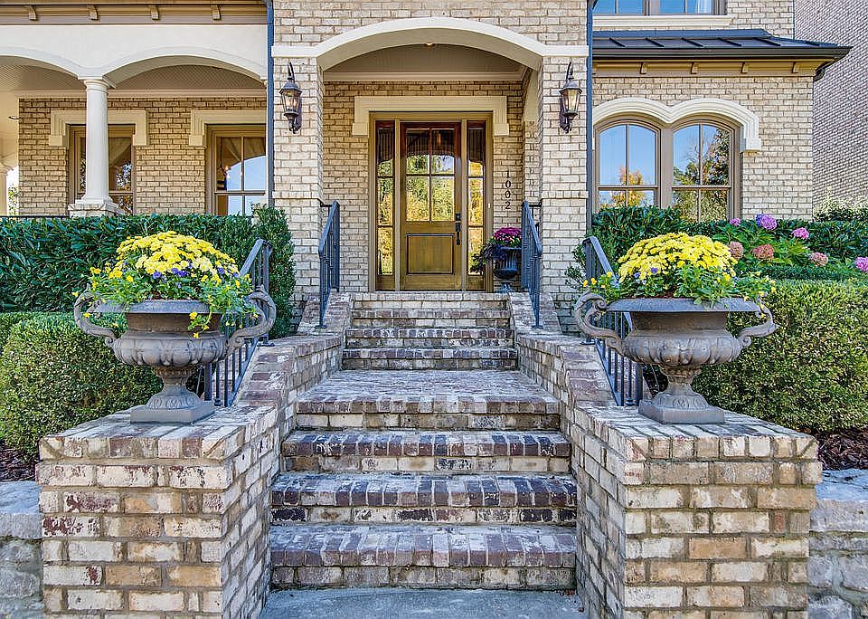 2nd image of 1002 Falling Leaf Cir
