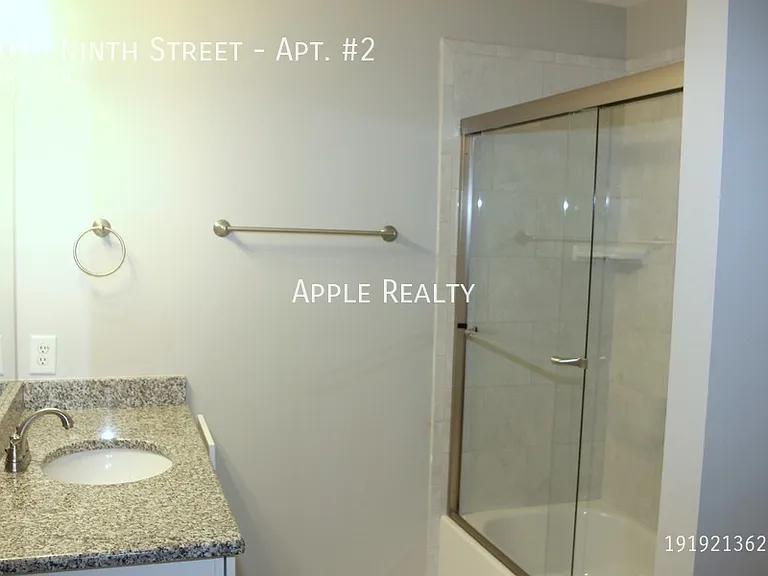 1015 9th St #2 — Photo 11