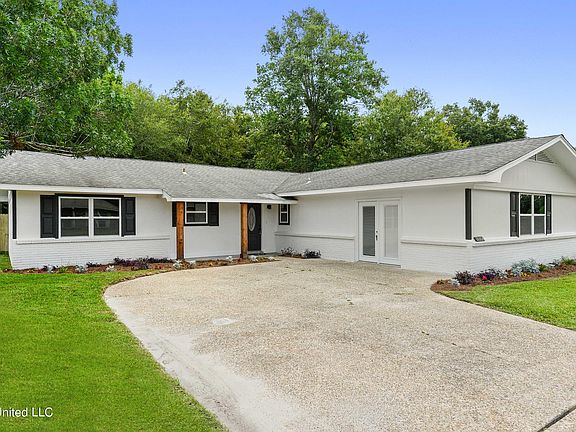 2nd image of 15364 Parkwood Dr N