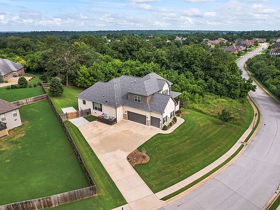4th image of 201 S Gleneagle Dr