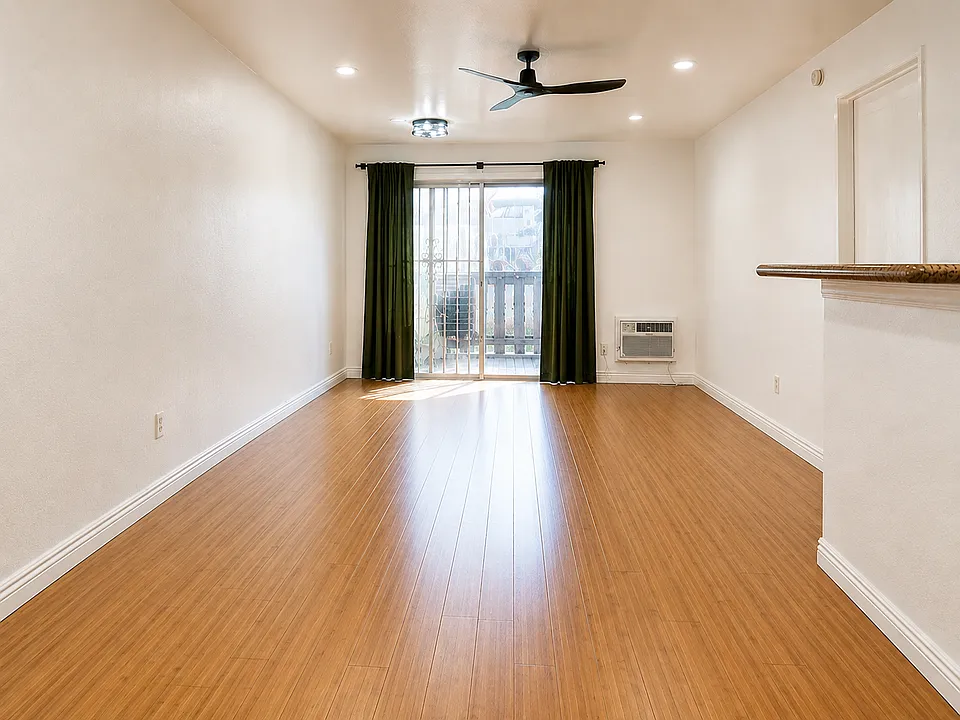320 S Ardmore Ave #102