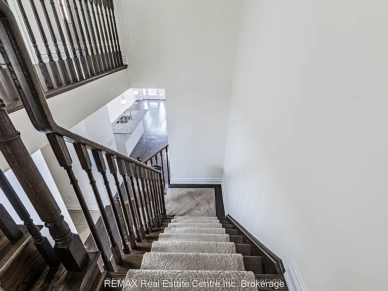 27 Lady Evelyn Cres — Photo 38