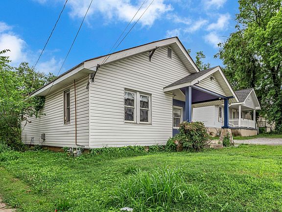 2nd image of 1049 E Trinity Ln
