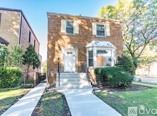 6758 N Artesian Ave, Chicago, IL 60645