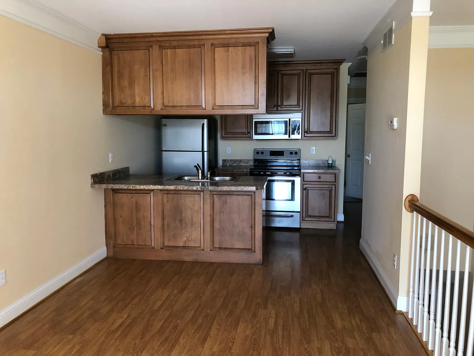 120 Manor Dr — Photo 3