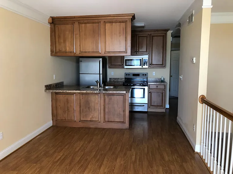 120 Manor Dr #D — Photo 3