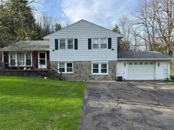 57 Woodlawn Dr, Binghamton, NY 13904