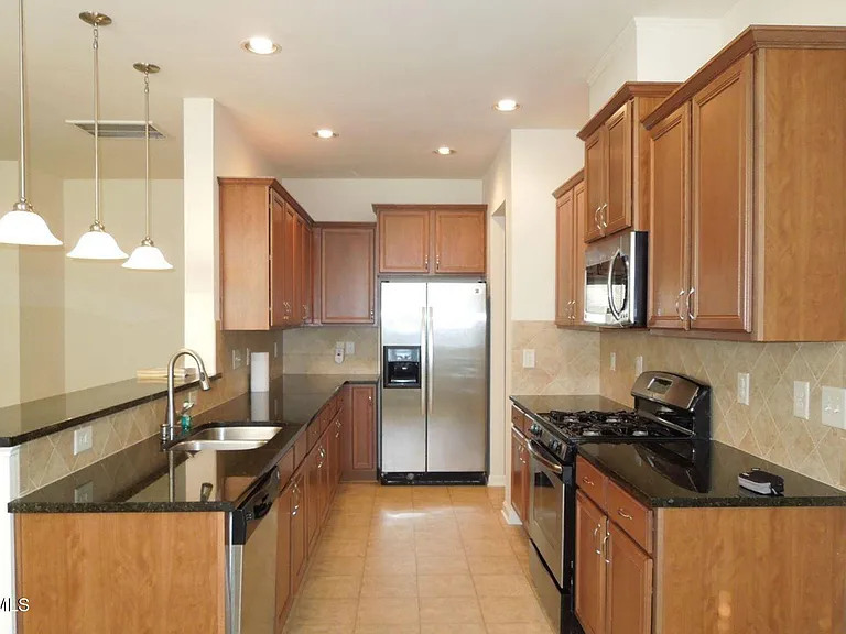 456 Manchester Park Ln — Photo 2
