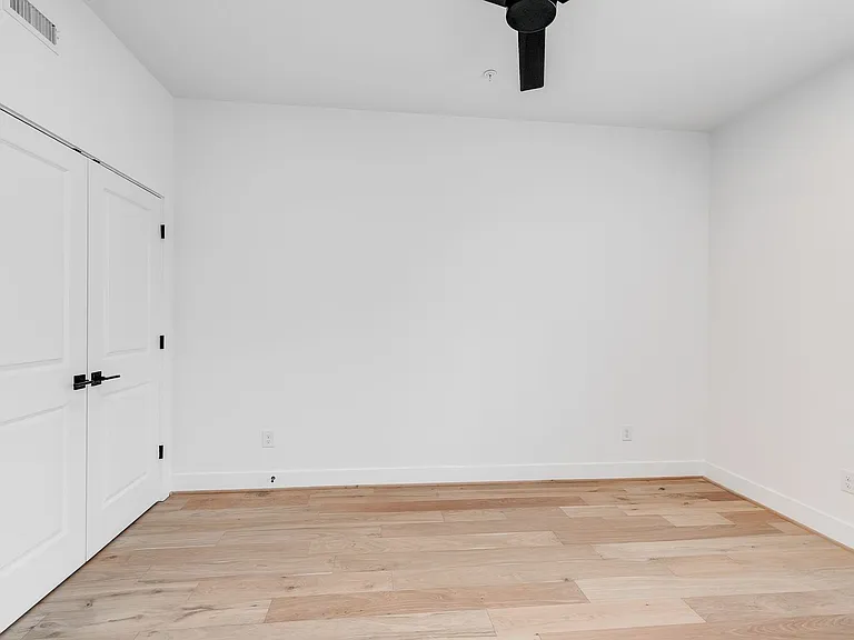 3308 E Marshall St — Photo 23