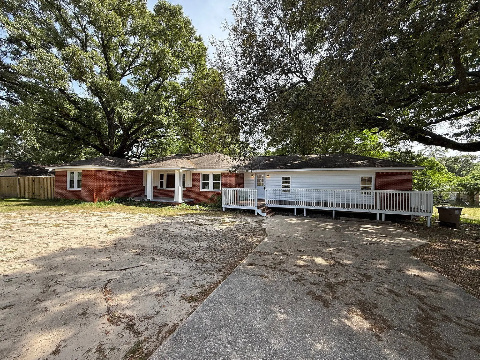 5 bed, 3.0 bath, $2,000 — Photo 1