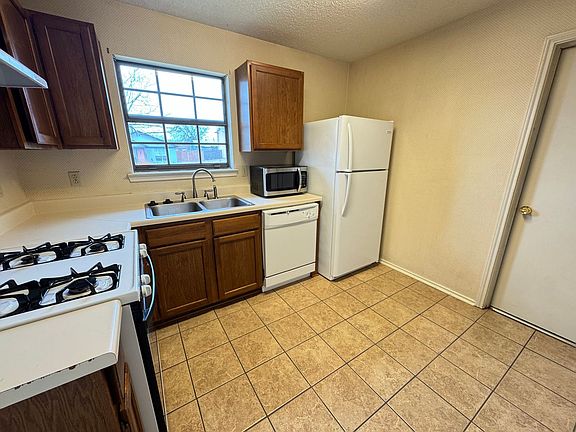 4th image of 1712 West Ln