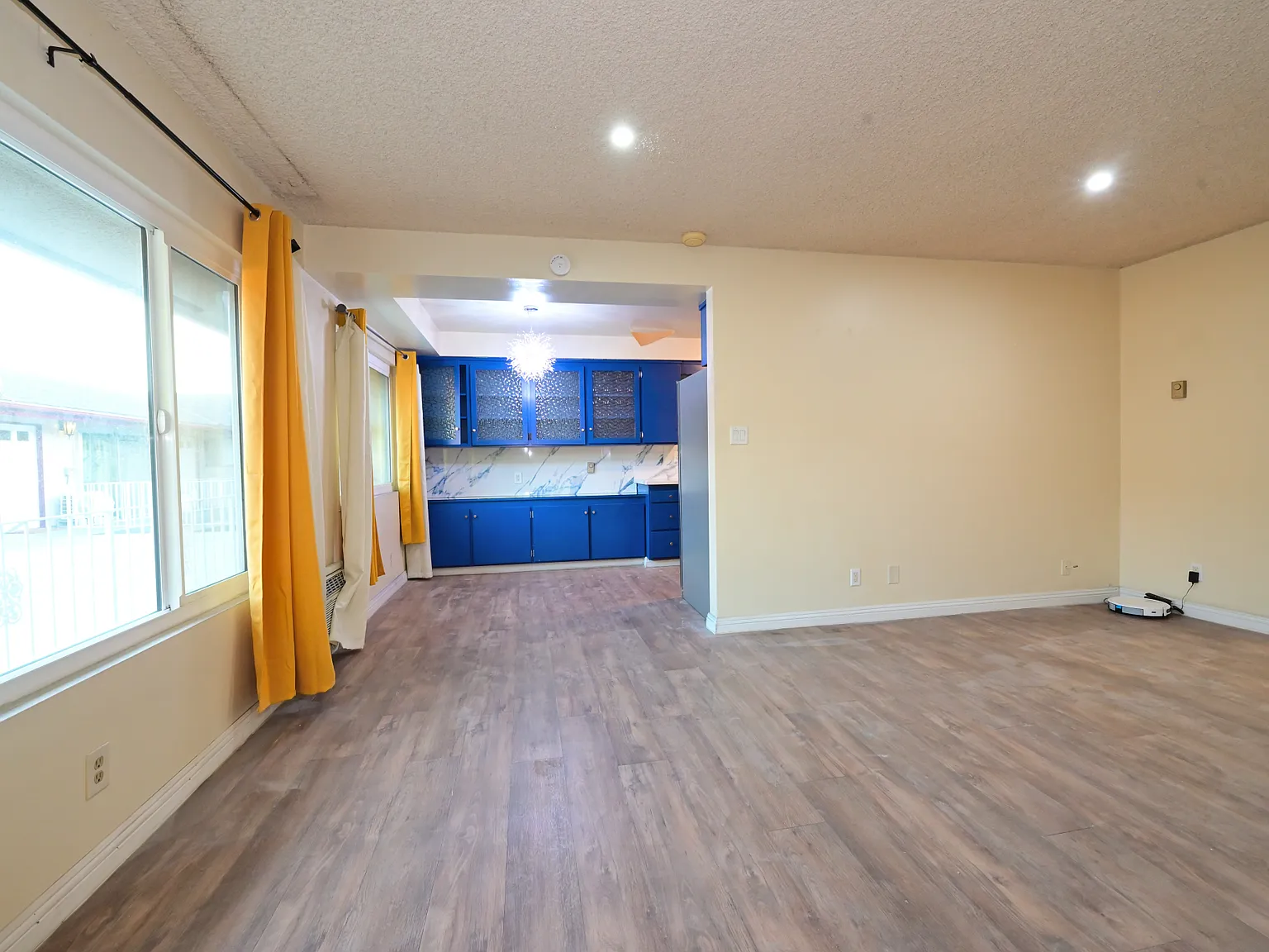 1 bed, 800 sqft, $2,200 — Photo 3