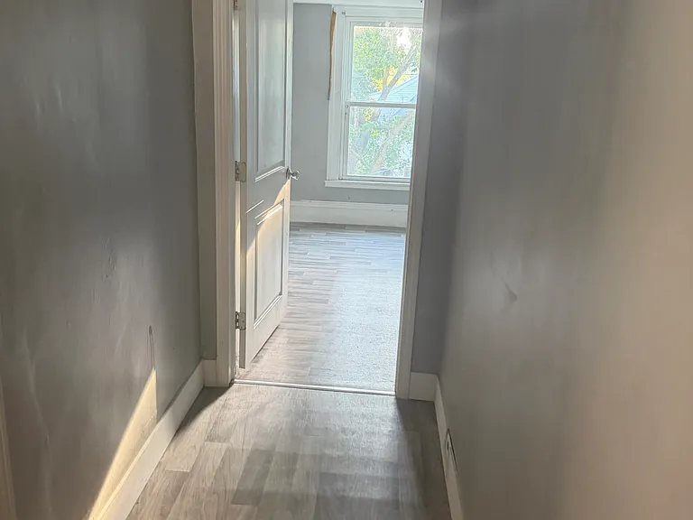 642 Sinclair Ave NE — Photo 12