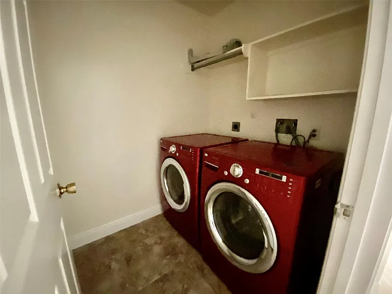 10323 Stanbrook Dr — Photo 18