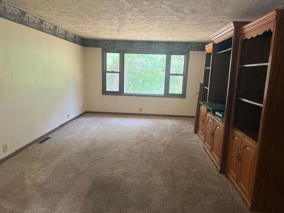 4th image of 7694N Fox Avenue