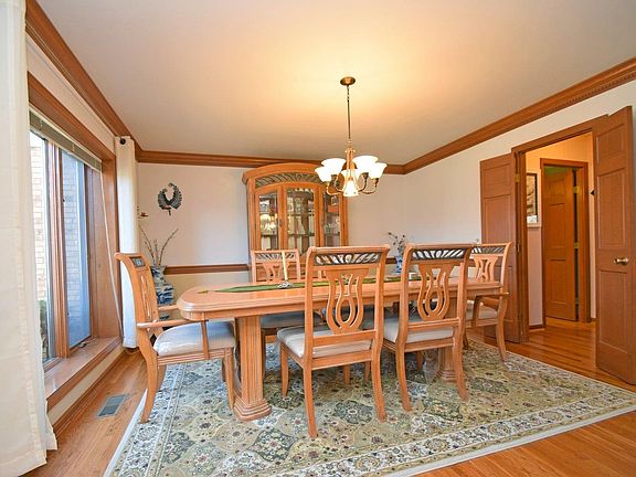 3rd image of 9637 Friar Tuck Dr