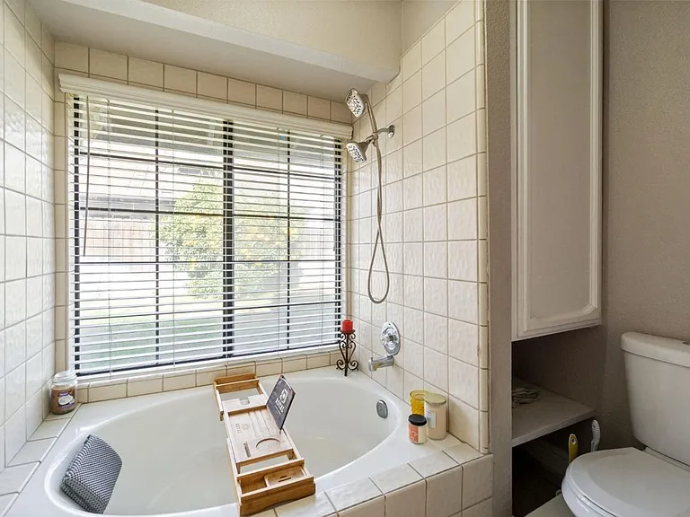 1050 E Fallbrook Ave — Photo 16