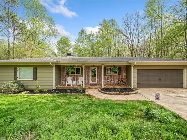 524 Allison Ln, Ball Ground, GA 30107