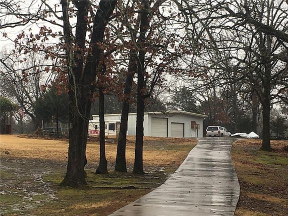 2nd image of 1000 White Oak Est